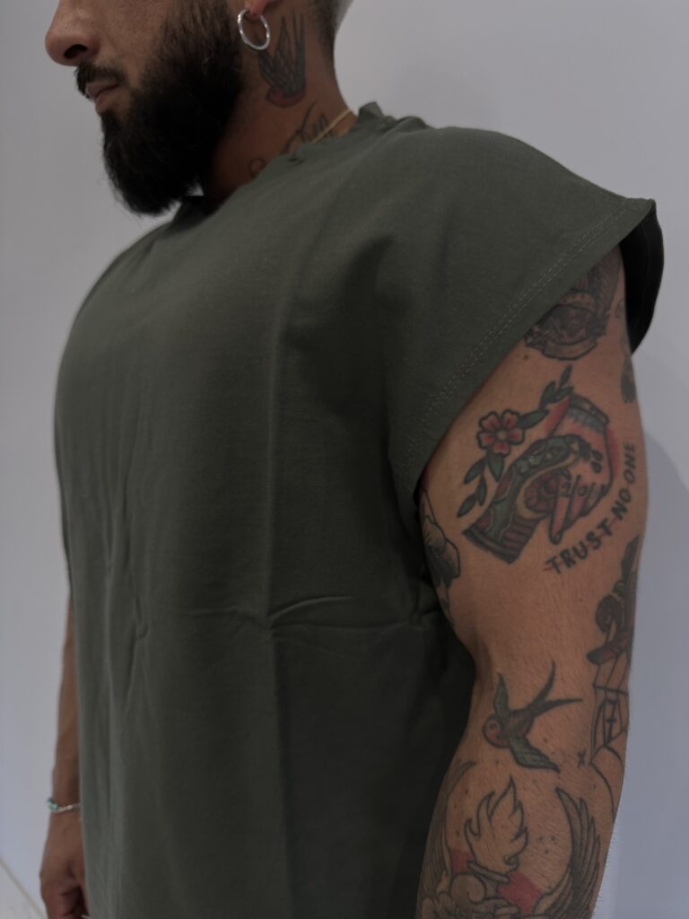 T-SHIRT SLEEVELEES - immagine 4